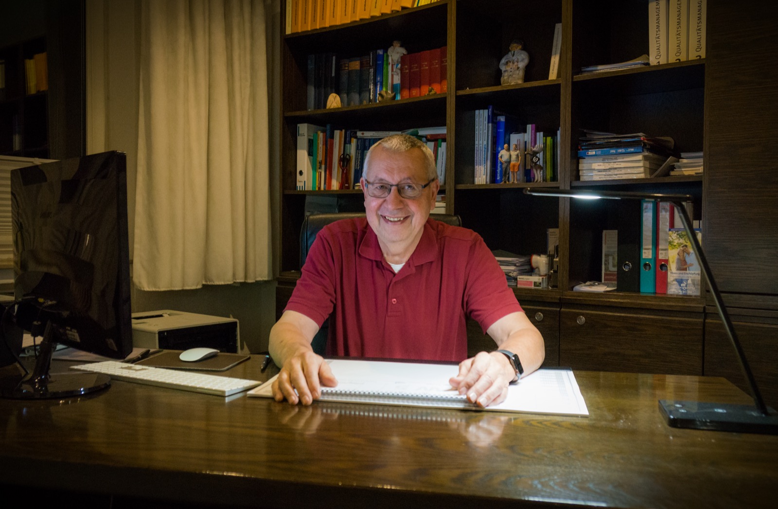 Dr. Nietfeld im Sprechzimmer