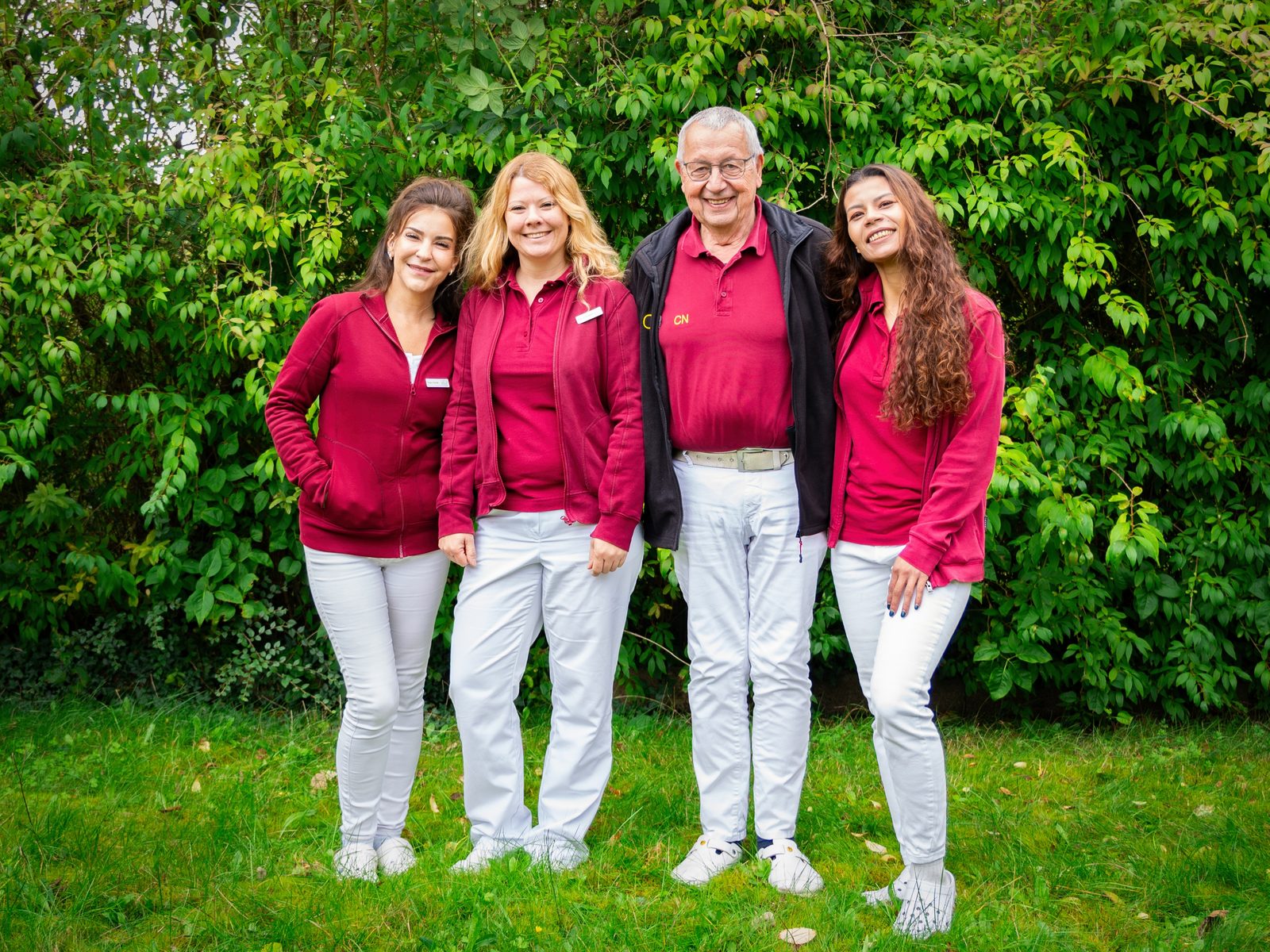 Gruppenfoto des gesamten Praxisteams