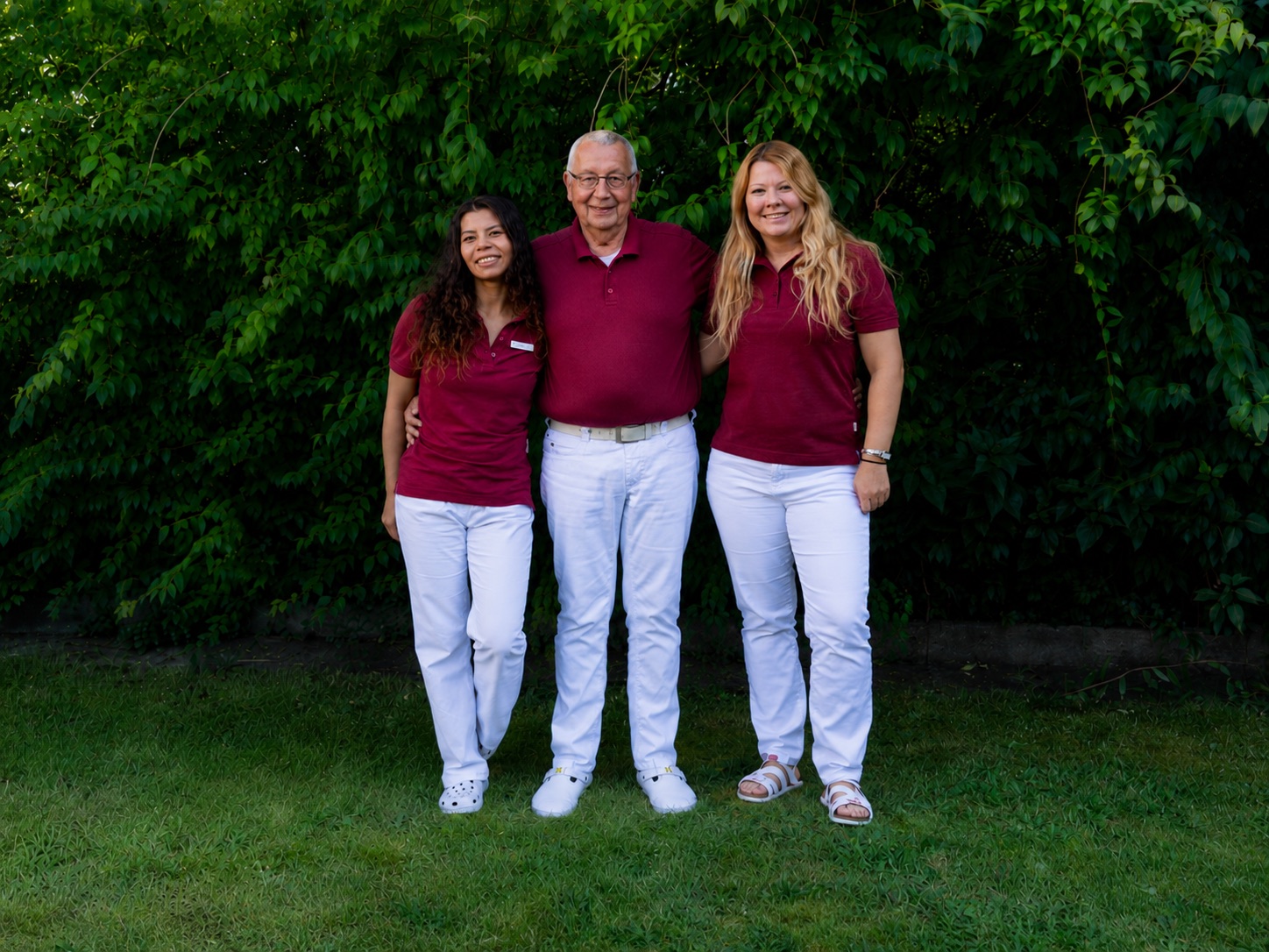 Das Team der Praxis Dr. Nietfeld — Dr. med. Clemens Nietfeld mit seinen beiden Mitarbeiterinnen